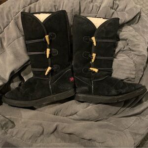 Emu Australia Ukala Black Suede Boots Toggle Closures Merino Wool Size 8 Ugg